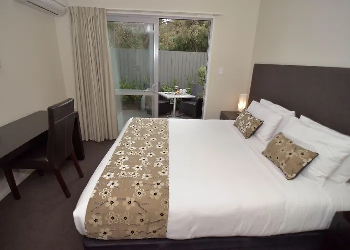 Quality Suites Amore