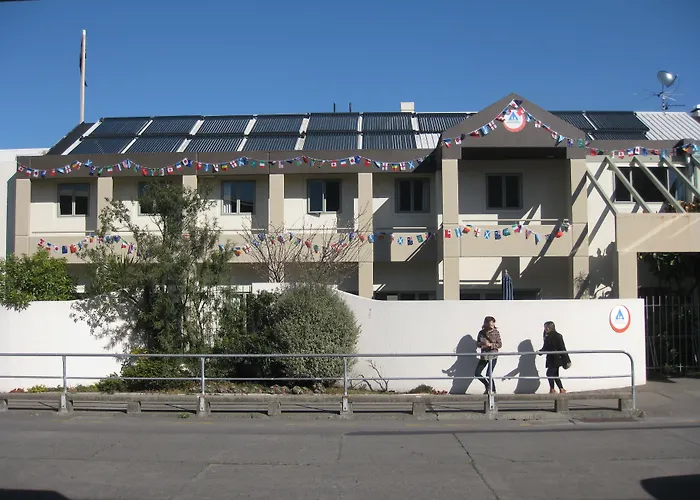Yha Nelson - Backpackers