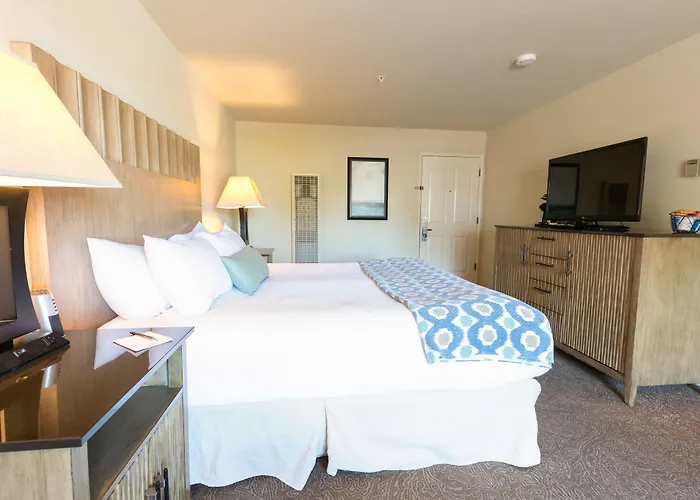 Cambria Landing Inn And Suites