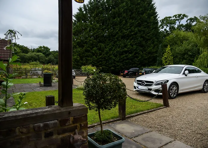 Little Foxes Hotel & Gatwick Airport Parking