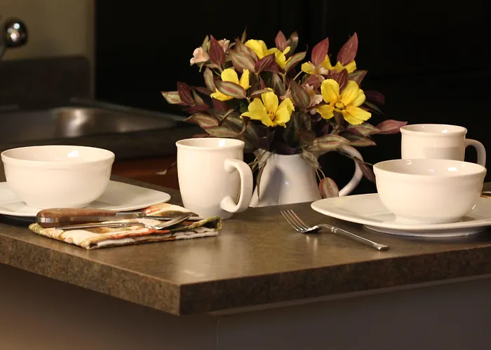 Eagle'S Den Suites Cotulla A Travelodge By Wyndham