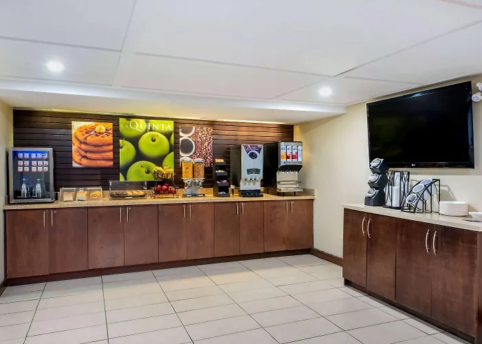La Quinta By Wyndham Oshawa