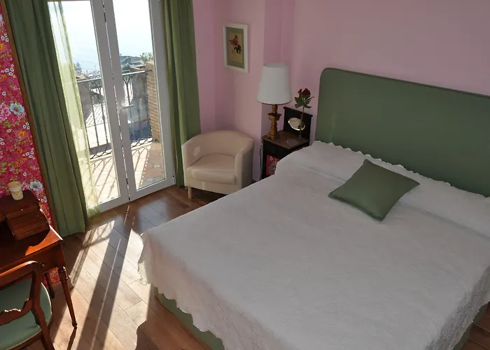 Welcome Inn Nerja Guest House Luxury Bed & Breakfast