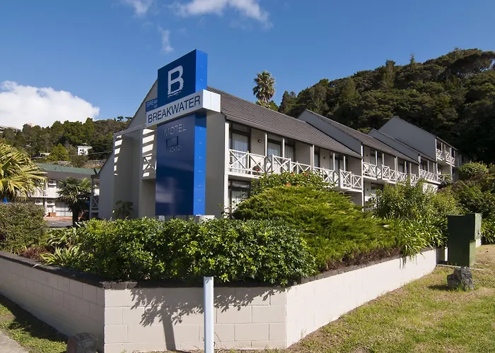 Breakwater Motel