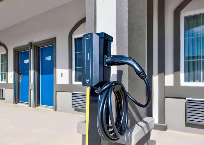 Studio 6-Pleasanton, Tx
