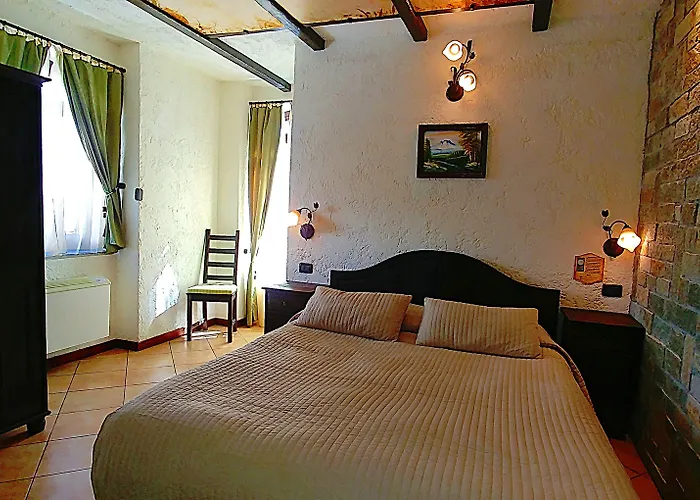 Chalet Sul Lago Hotel In Montagna