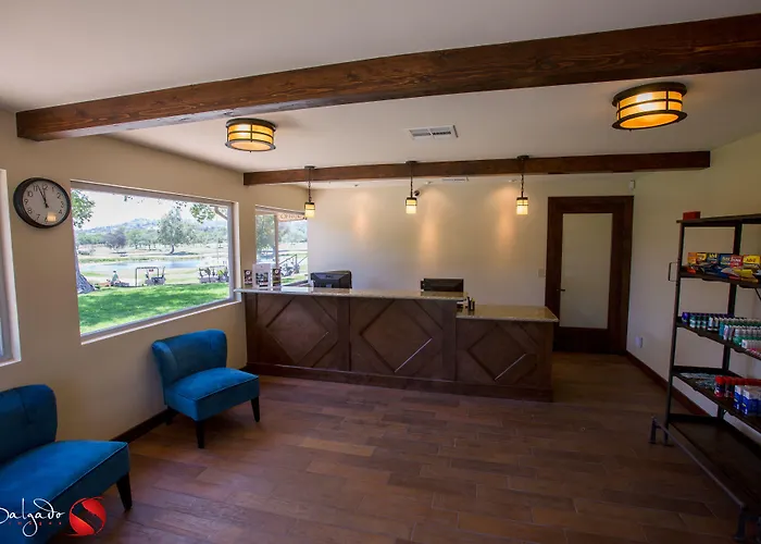 Carlton Oaks Lodge, An Ascend Collection Hotel