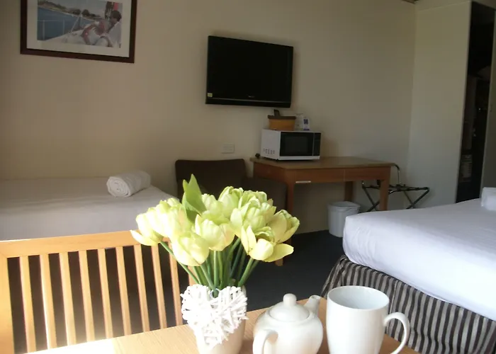 Parkwood Motel & Apartments