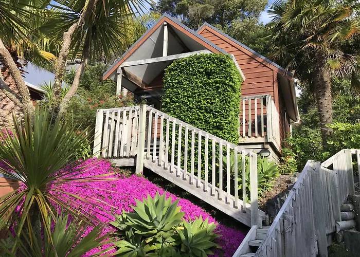 Bay Cabinz Motel