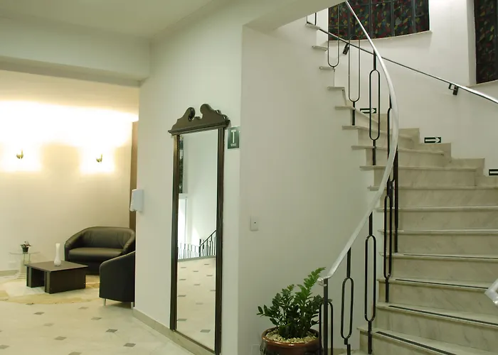 Turrance White Hotel