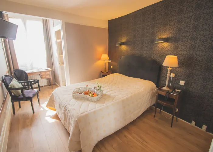Hotel De La Banniere De France