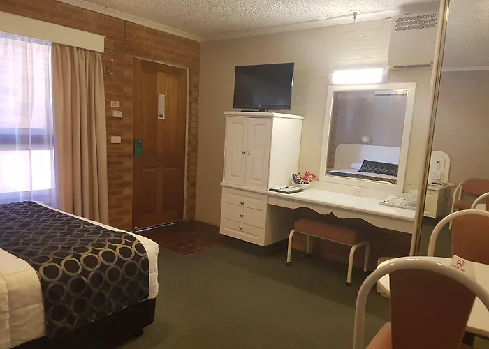Cousins Motor Inn