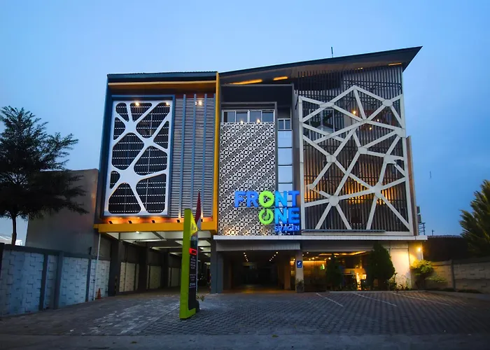 Front One Hotel Sragen