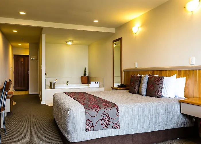 Pebble Beach Motor Inn