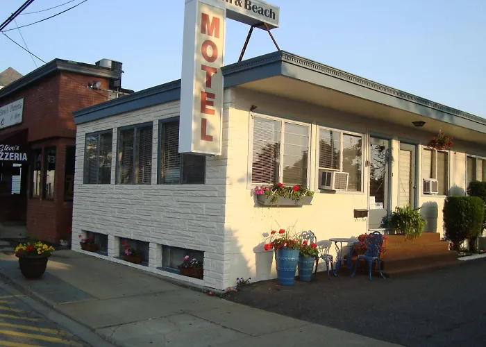 Town & Beach Motel