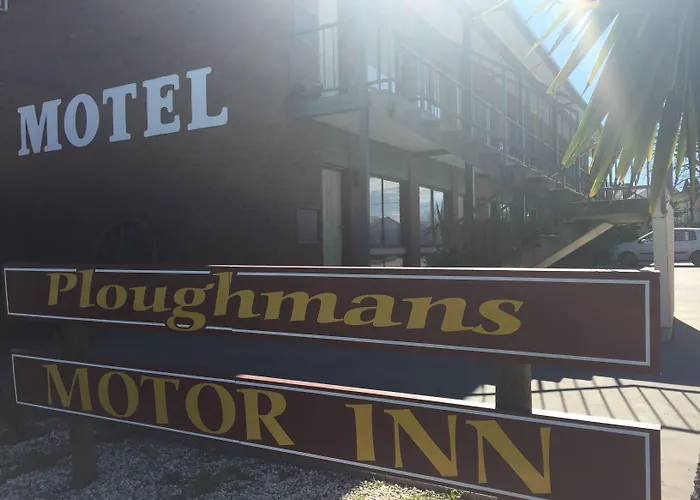 Ploughmans Motor Inn