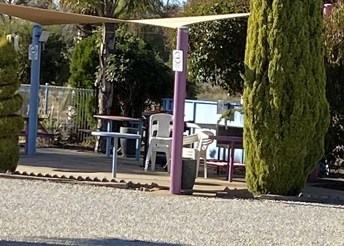 Paddle Steamer Motel