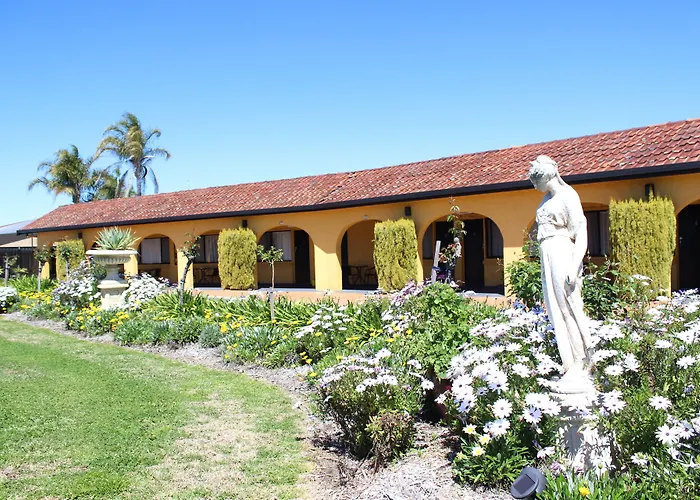 Twin Swans Motel