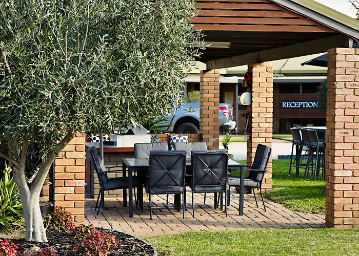 Statesman Motor Inn