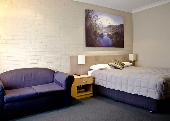 Baybrook Motor Inn