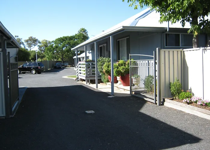 Canberra Ave Villas