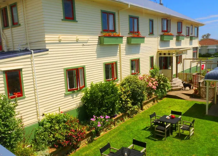 Ducks & Drakes Boutique Motel & Backpackers