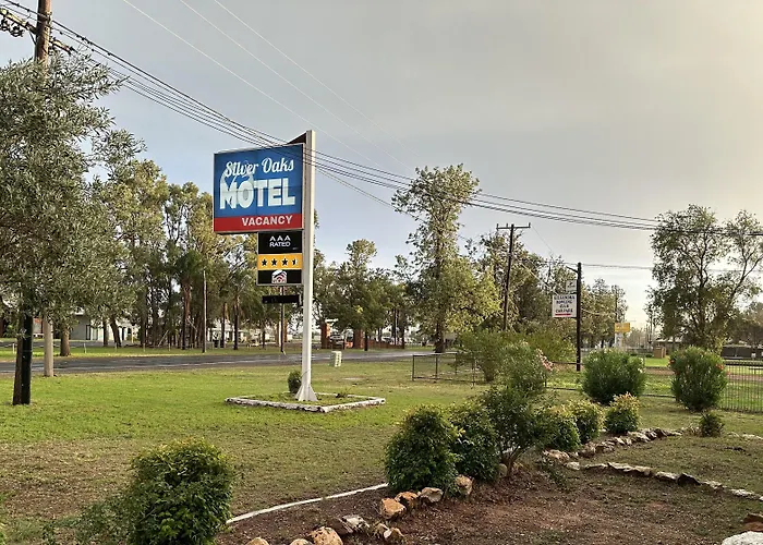 Silver Oaks Motel