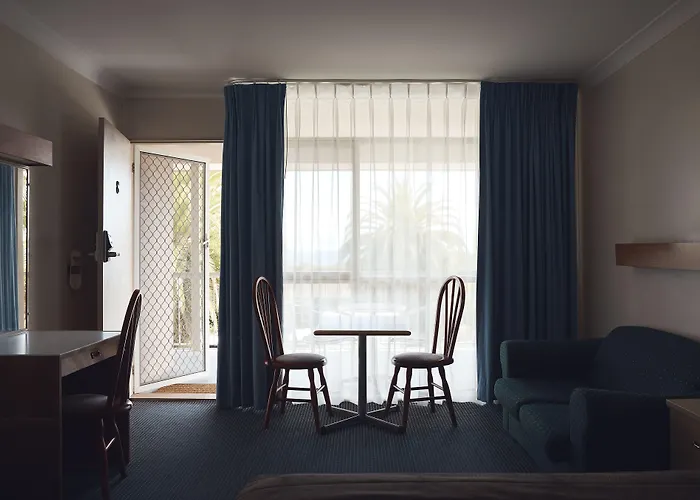 Holiday Lodge Motor Inn