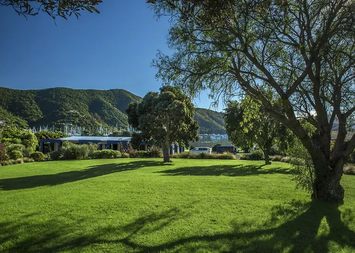 Bay Vista Waterfront Motel