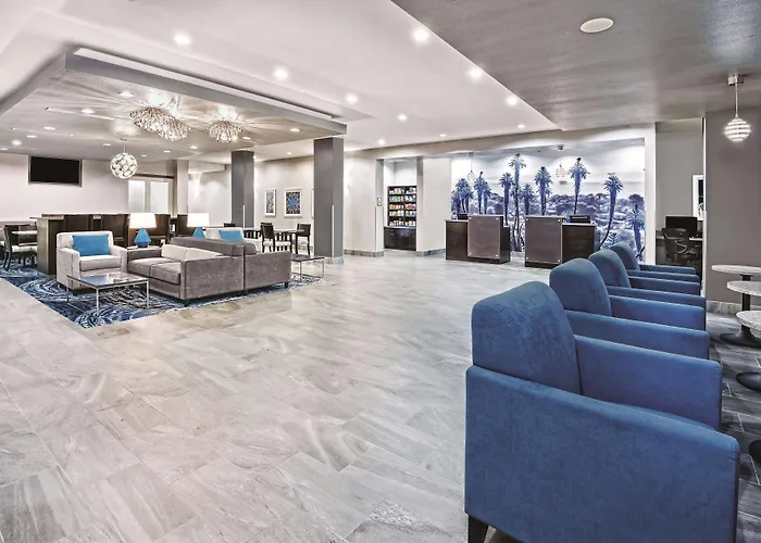 La Quinta By Wyndham Victoria - South