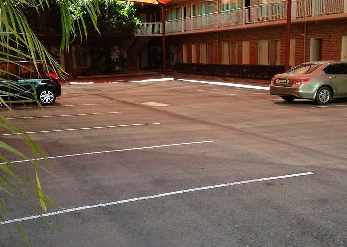 Francis Phillip Motor Inn And The Lodge