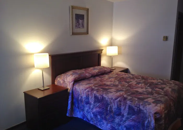 Red Roof Motor Inn