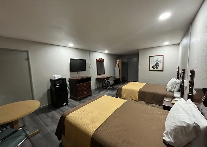 Mid Towne Inn & Suites