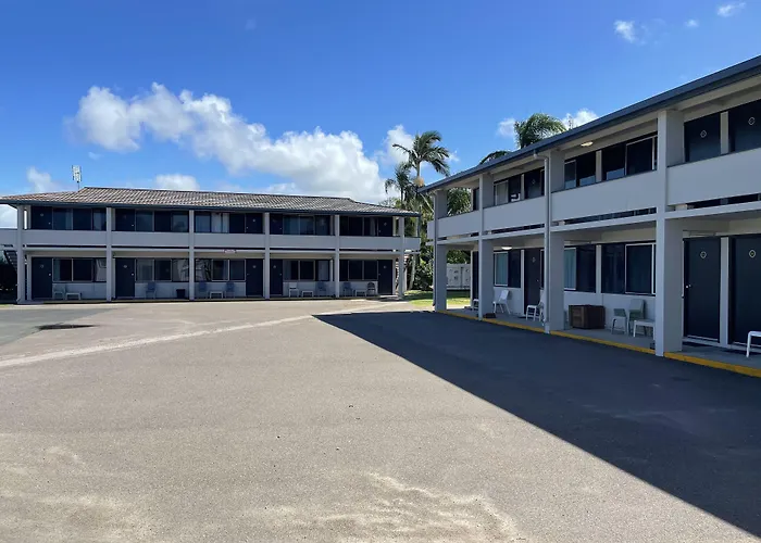Nightcap At Queens Beach Hotel