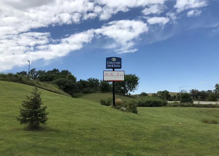 Cobblestone Inn & Suites - Denison | Oak Ridge