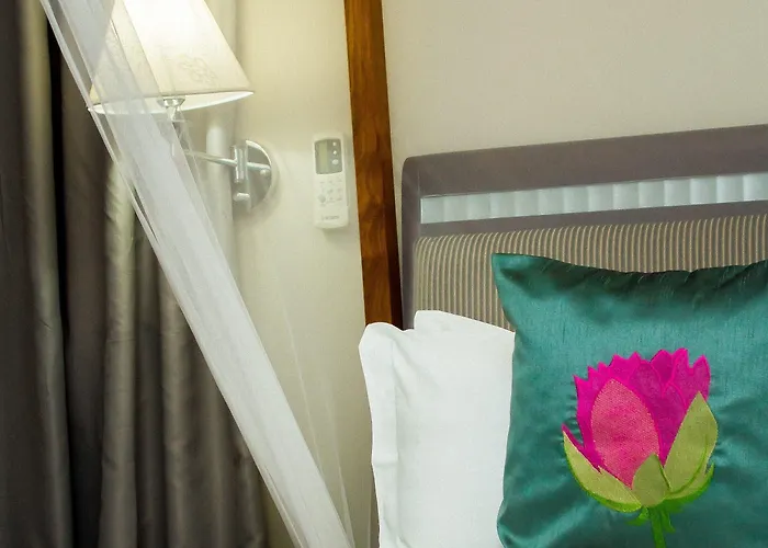 Serendib Suites And Conference Center