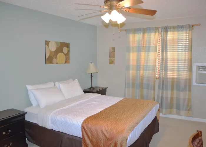 Roosevelt Inn & Suites