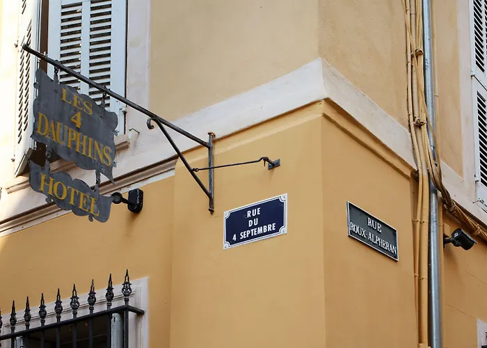 Les Quatre Dauphins