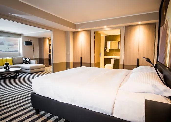 Simon Hotel