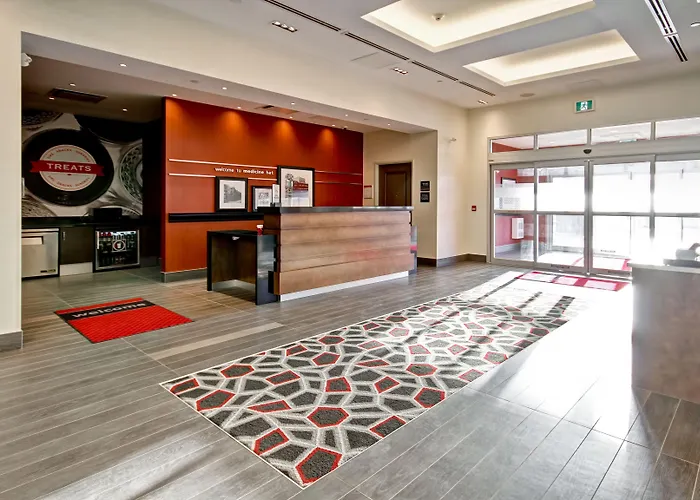 Hampton Inn & Suites - Medicine Hat