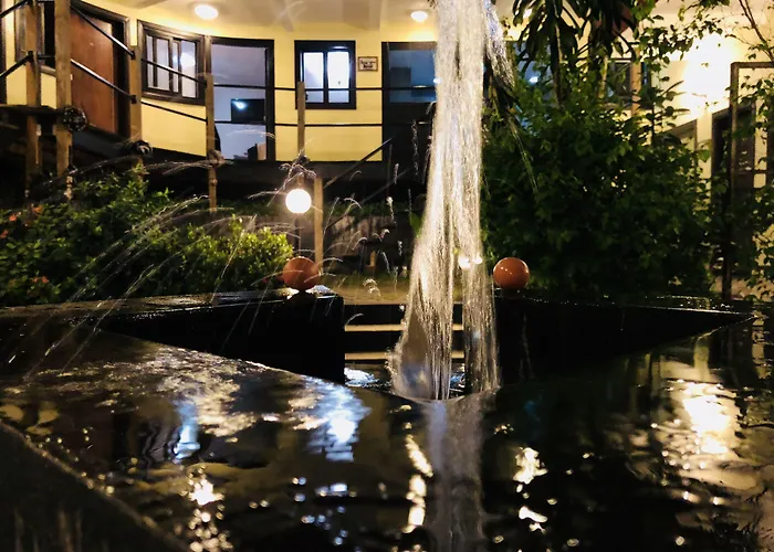 Detente Hotel