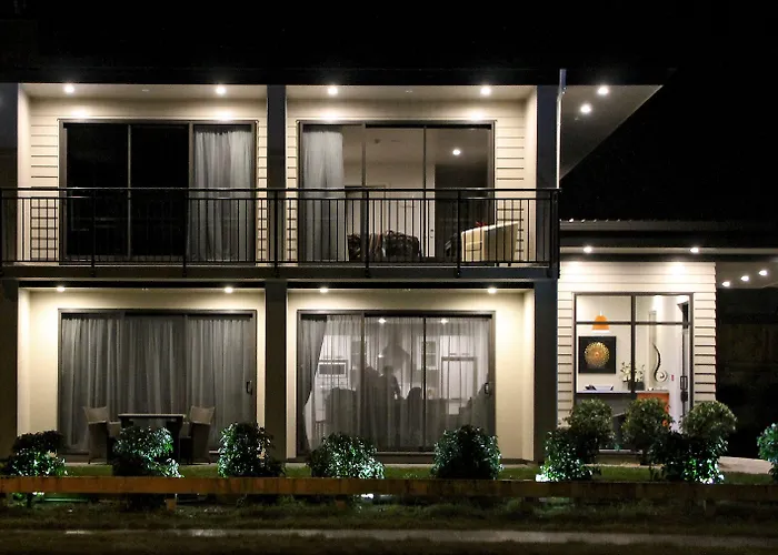 Acacia Lake View Motel
