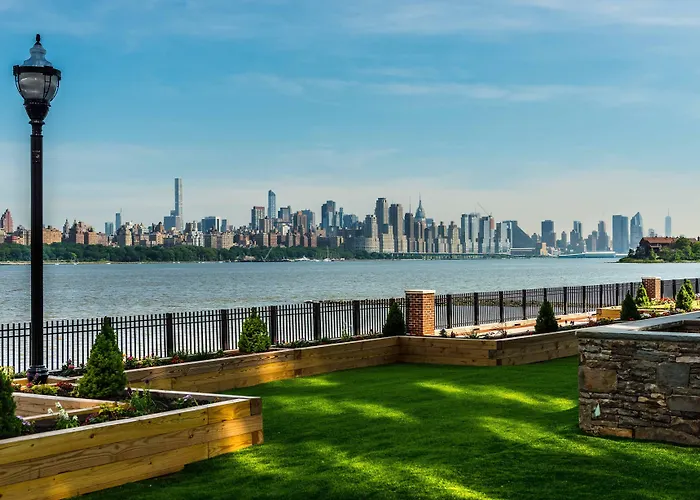 Courtyard By Marriott Edgewater Nyc Area