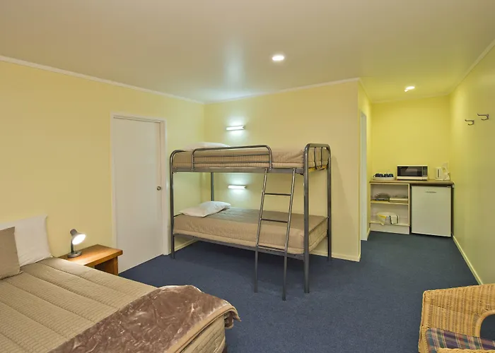 Saltwater Lodge Backpackers