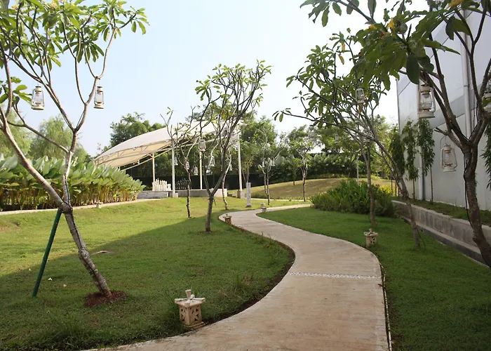Front One Akshaya Hotel Karawang