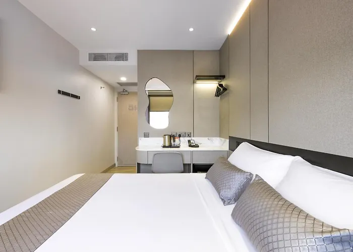 Hotel 81 Palace - NEWLY RENOVATED