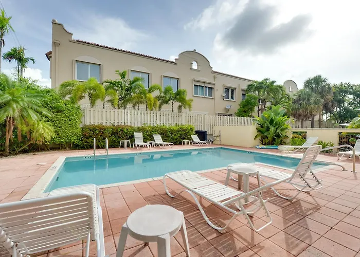 Ft Lauderdale Area Condo - Walk To Beach & Shops!