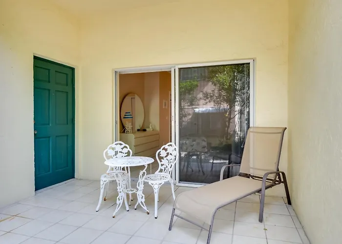 Ft Lauderdale Area Condo - Walk To Beach & Shops!