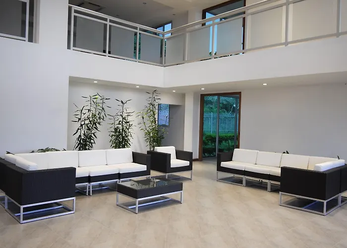 Luganvilla Business Hotel And Restaurant