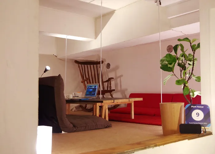 Plumhostel